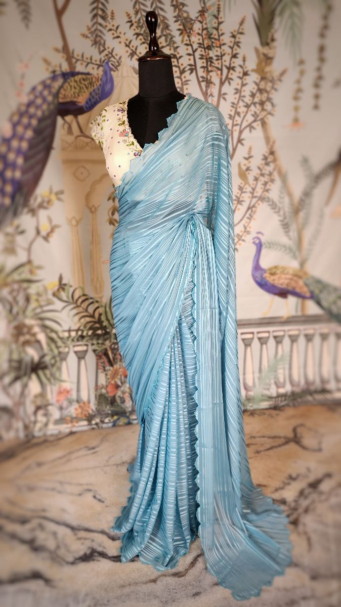 Cinquefoil Scalloped Georgette Lurex Saree